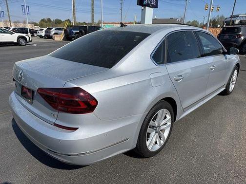 Reflex Silver Metallic 2017 Volkswagen Passat 1.8T SEL Premium