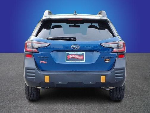 Ice Silver Metallic 2023 Subaru Outback Wilderness