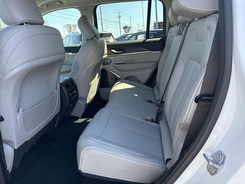 2022 Jeep Grand Cherokee 4xe Overland