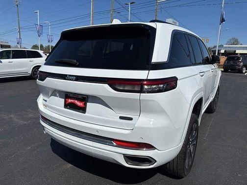 2022 Jeep Grand Cherokee 4xe Overland