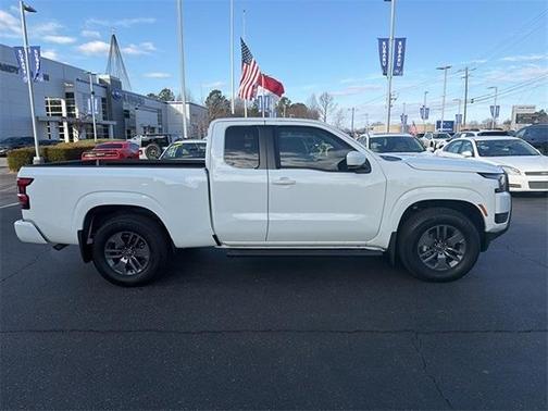 2025 Nissan Frontier SV