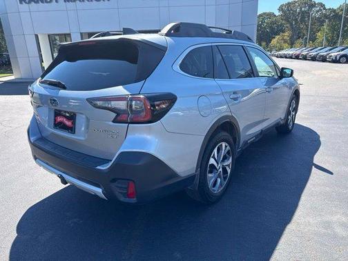 Ice Silver Metallic 2021 Subaru Outback Limited XT