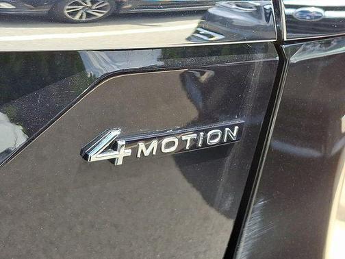 Deep Black Pearl Effect 2025 Volkswagen Atlas 2.0T SE