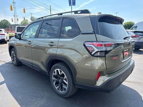 Autumn Green Metallic 2025 Subaru Forester Premium