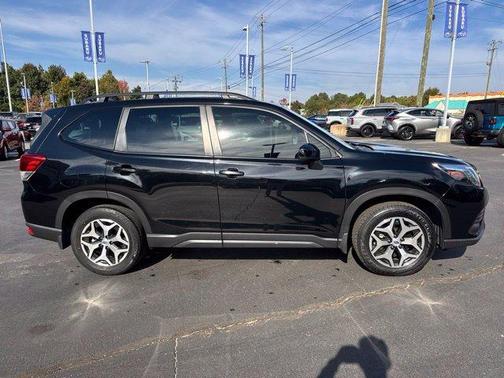 Crystal Black Silica 2023 Subaru Forester 2.5i Premium