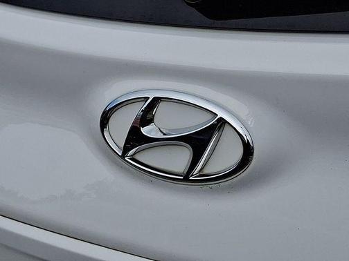 Lunar White 2023 Hyundai KONA SEL