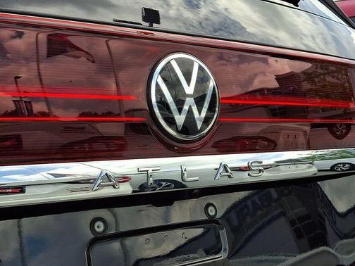 Deep Black Pearl Effect 2025 Volkswagen Atlas 2.0T SE