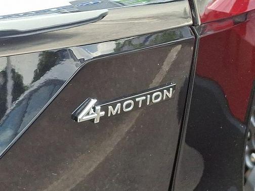 Deep Black Pearl Effect 2025 Volkswagen Atlas 2.0T SE