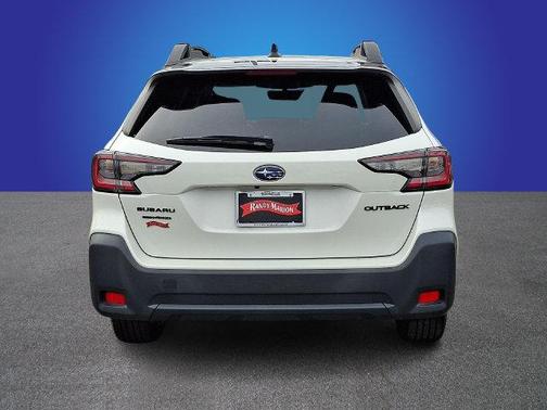 Crystal White Pearl 2023 Subaru Outback Onyx Edition