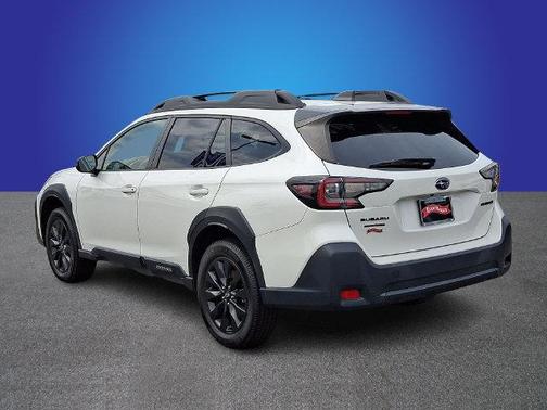 Crystal White Pearl 2023 Subaru Outback Onyx Edition