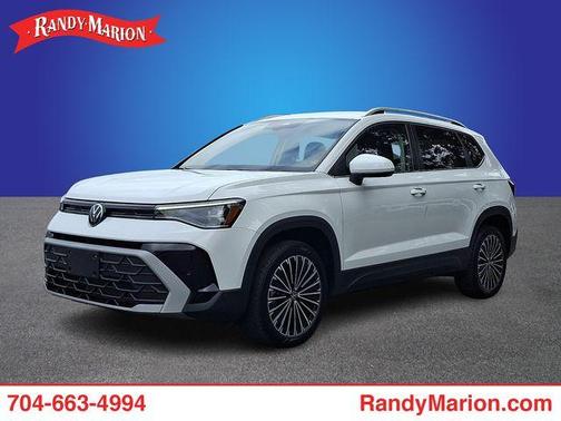 Pure White 2025 Volkswagen Taos 1.5T SE