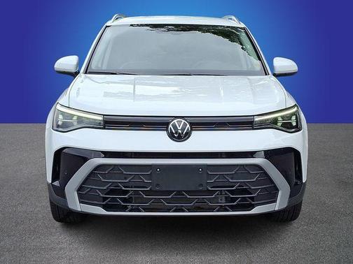 Pure White 2025 Volkswagen Taos 1.5T SE