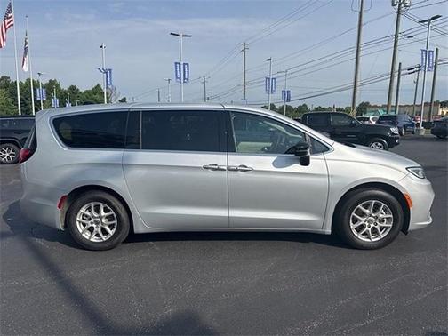 2024 Chrysler Pacifica Touring-L
