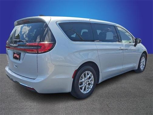 2024 Chrysler Pacifica Touring-L