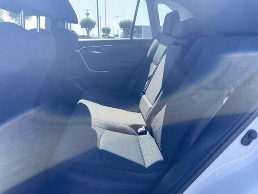 Ice 2023 Toyota RAV4 XLE
