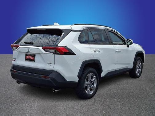 Ice 2023 Toyota RAV4 XLE