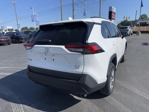 Ice 2023 Toyota RAV4 XLE