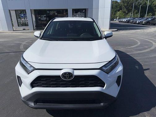 Ice 2023 Toyota RAV4 XLE