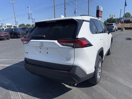 Ice 2023 Toyota RAV4 XLE