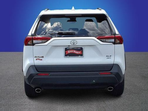 Ice 2023 Toyota RAV4 XLE