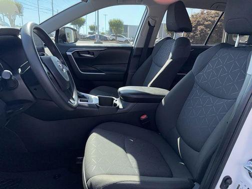 Ice 2023 Toyota RAV4 XLE