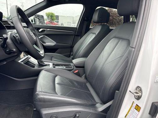 Arkona White 2025 Audi Q3 45 S line Premium