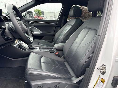 Arkona White 2025 Audi Q3 45 S line Premium