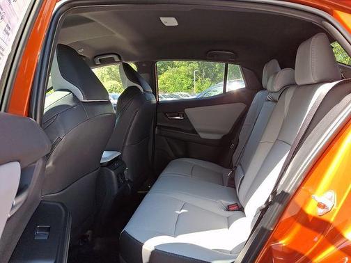 Orange Metallic 2026 Subaru Uncharted