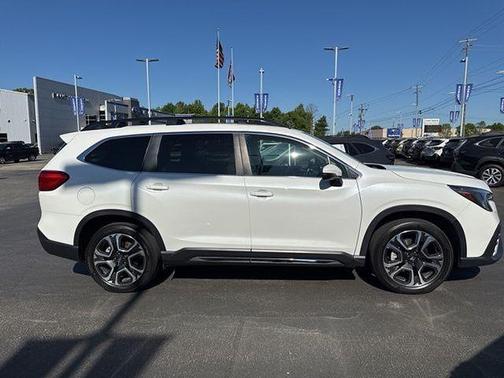 Crystal White Pearl 2023 Subaru Ascent Limited 7-Passenger