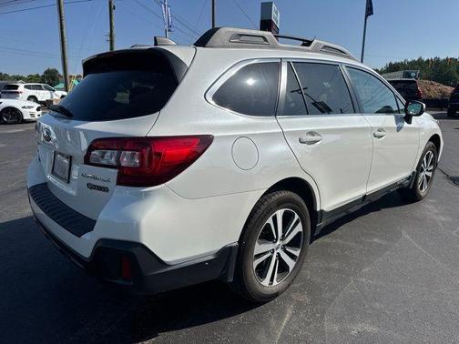 White 2018 Subaru Outback 2.5i Limited