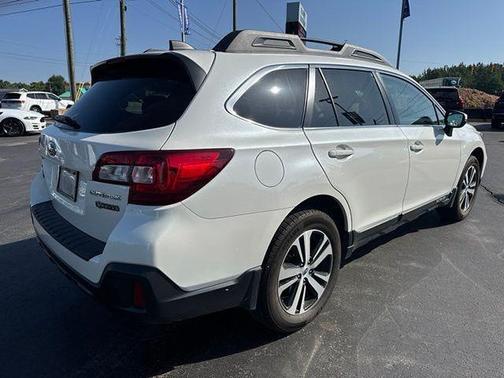 White 2018 Subaru Outback 2.5i Limited