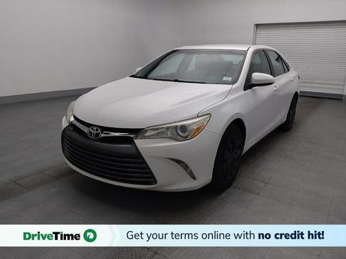 White 2015 Toyota Camry LE