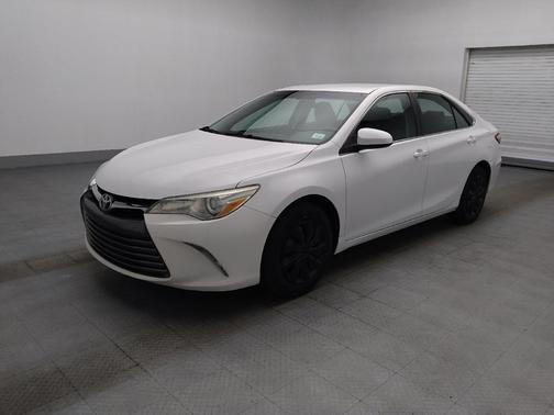 White 2015 Toyota Camry LE