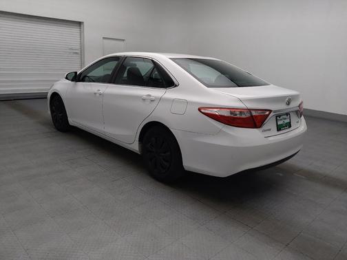 White 2015 Toyota Camry LE