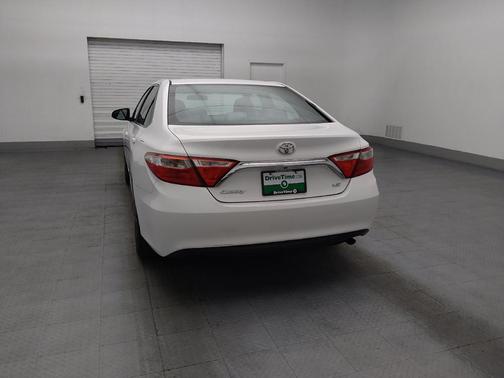 White 2015 Toyota Camry LE