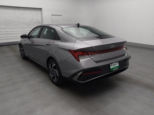 Fluid Metal 2025 Hyundai ELANTRA SEL