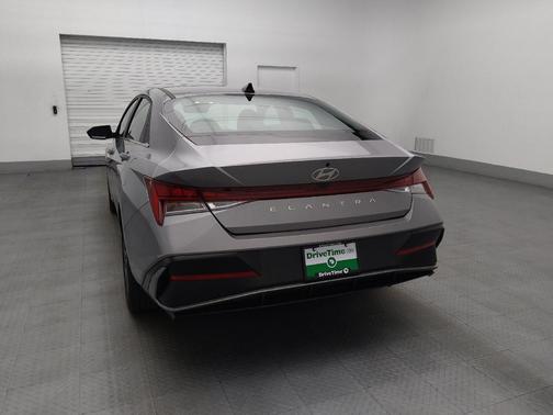Fluid Metal 2025 Hyundai ELANTRA SEL