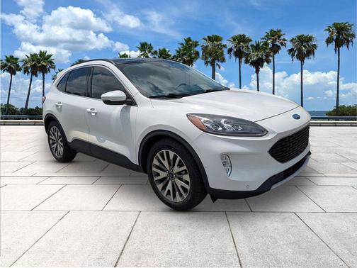 Star White Metallic Tri-Coat 2020 Ford Escape Titanium