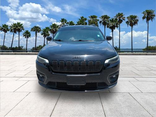 Diamond Black Crystal Pearlcoat 2023 Jeep Cherokee Altitude