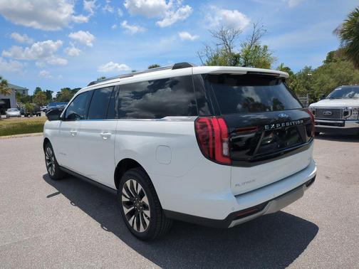 Star White Metallic Tri-Coat 2026 Ford Expedition Max Platinum