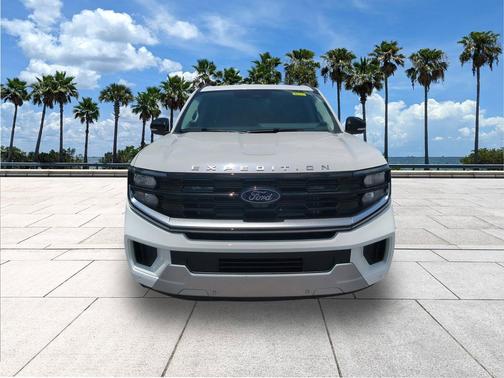 Star White Metallic Tri-Coat 2026 Ford Expedition Max Platinum