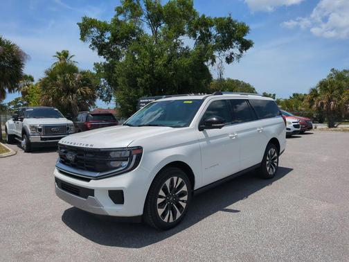 Star White Metallic Tri-Coat 2026 Ford Expedition Max Platinum