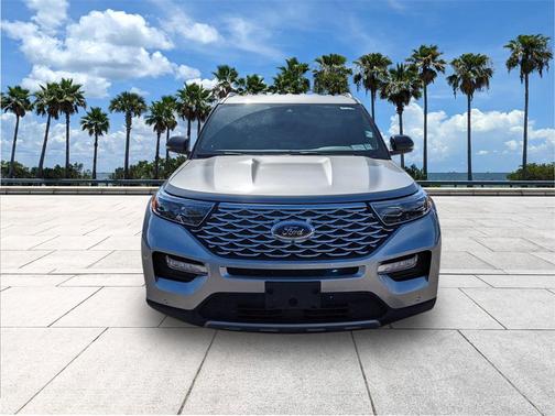 Iconic Silver Metallic 2022 Ford Explorer Platinum