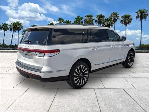 Pristine White Metallic Tri-Coat 2022 Lincoln Navigator Black Label
