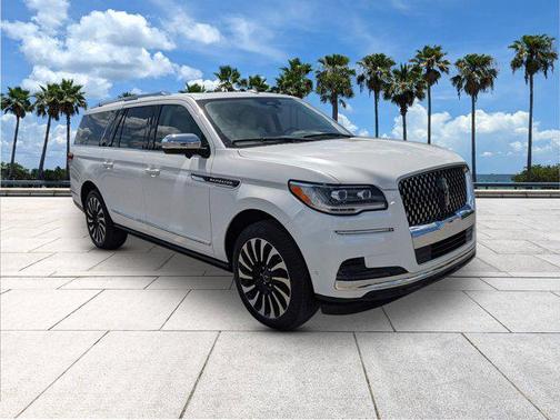 Pristine White Metallic Tri-Coat 2022 Lincoln Navigator Black Label