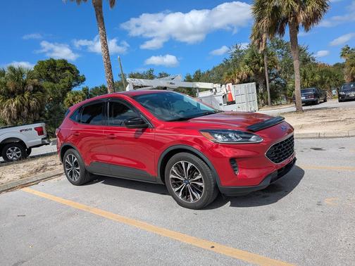 Rapid Red Metallic Tinted Clearcoat 2022 Ford Escape SE
