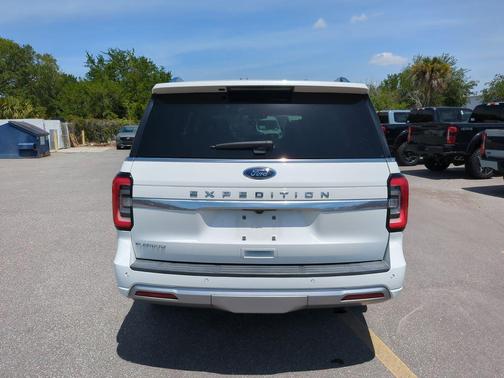 Star White Metallic Tri-Coat 2022 Ford Expedition Platinum