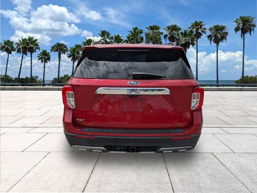 Rapid Red Metallic Tinted Clearcoat 2022 Ford Explorer XLT