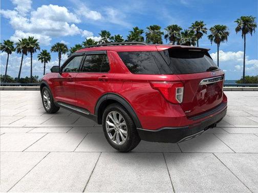 Rapid Red Metallic Tinted Clearcoat 2022 Ford Explorer XLT