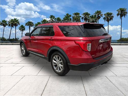Rapid Red Metallic Tinted Clearcoat 2022 Ford Explorer XLT
